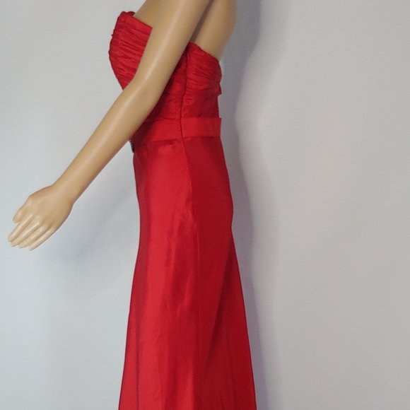 New Gigi Mermaid Style Formal Evening Gown in Red - Picture 2 of 4